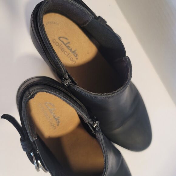 CLARKS Women’s Adreena Field Nubuck Leather Zip Bootie Boots Black Size 7M - Picture 5 of 6